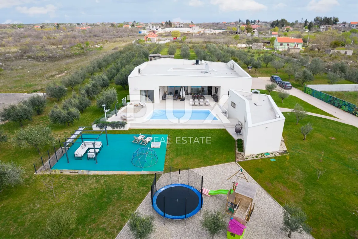 Kuća - Zemunik Donji, 350m2