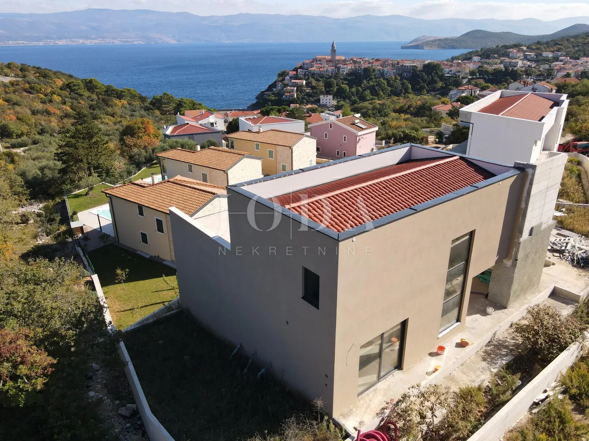 Kuća - Vrbnik, 330m2
