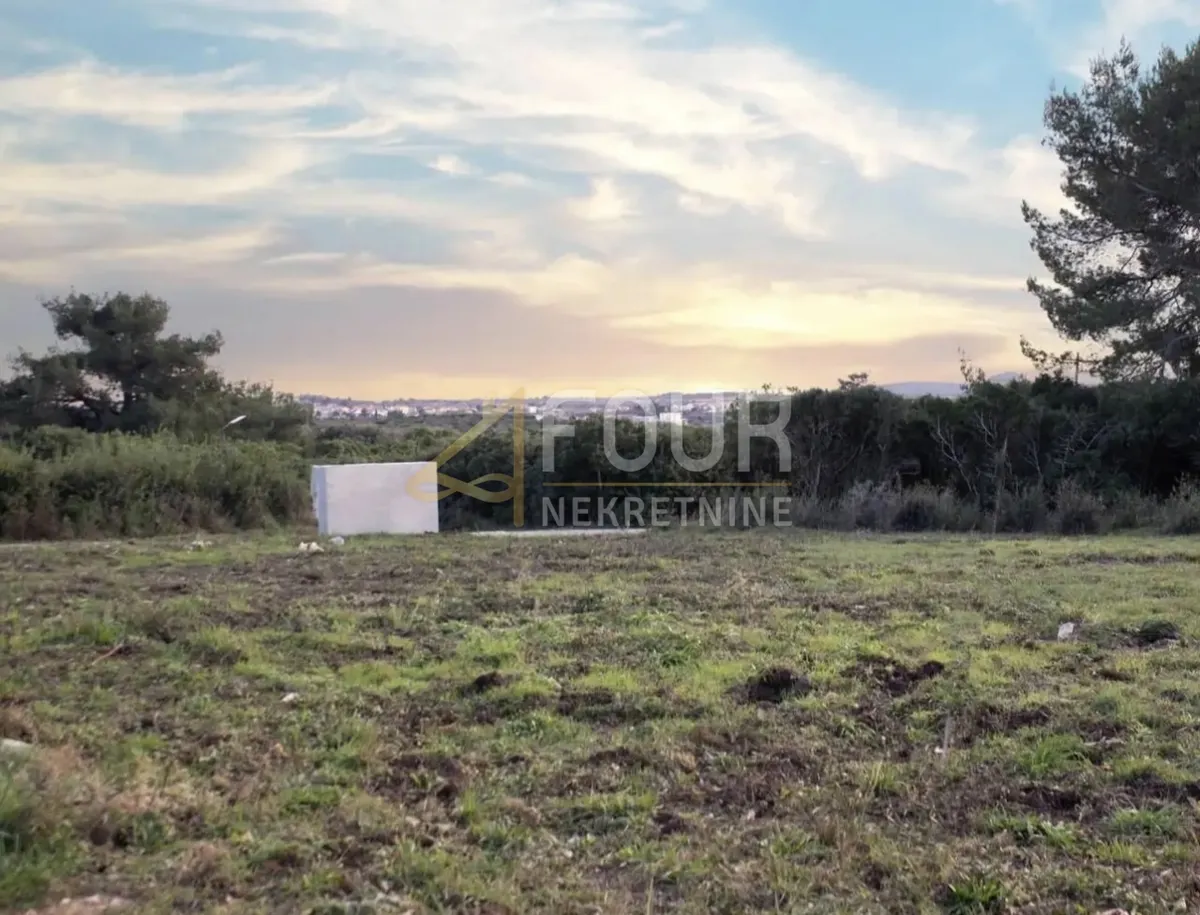 Zemljište - Pula, 700m2
