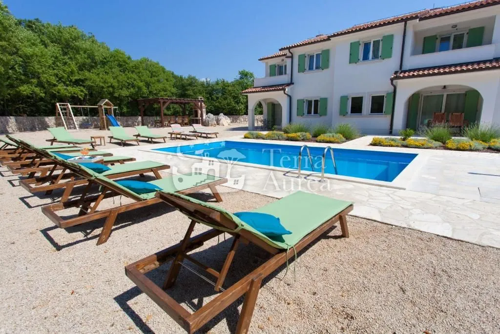 Kuća - Dobrinj, 230m2