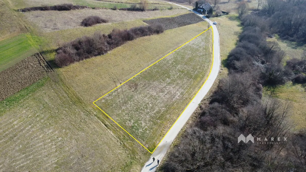 Zemljište - Radoboj, 785m2