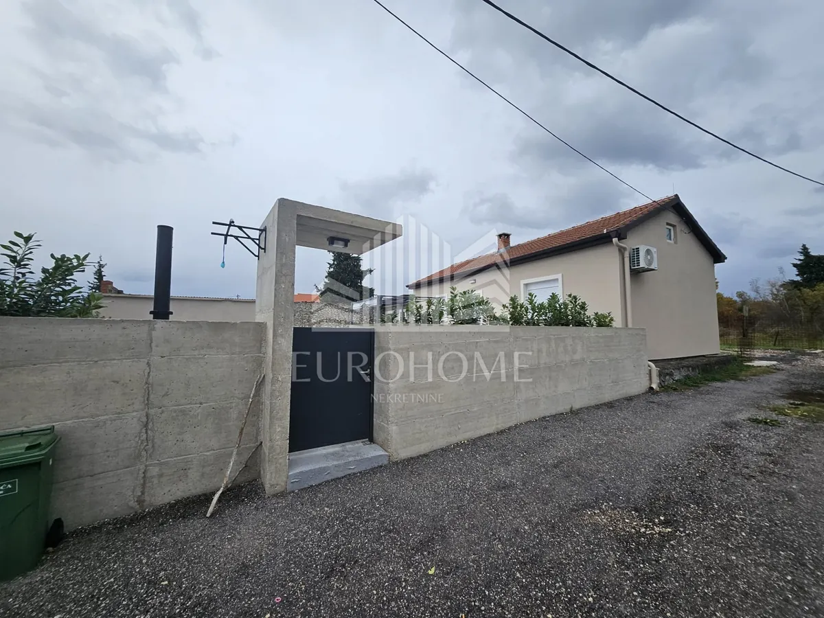 Kuća - Zemunik Donji, 85m2