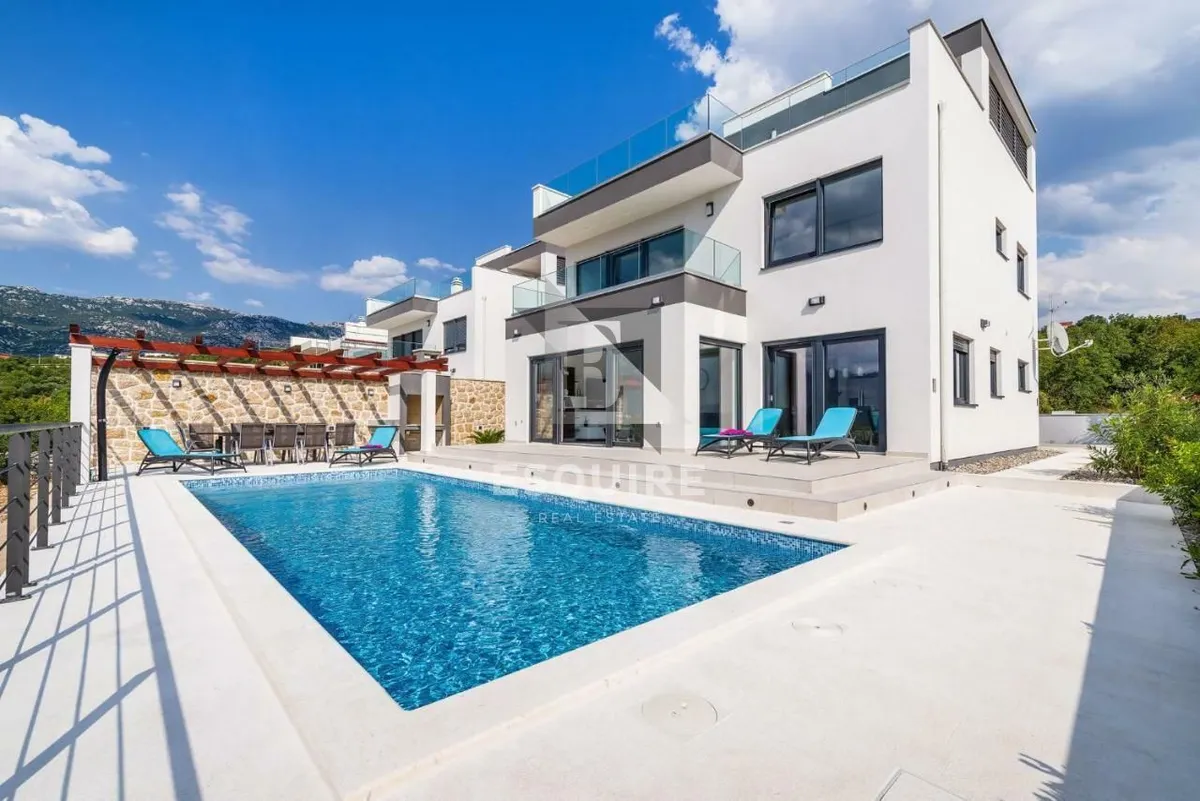 Kuća - Jasenice, 270m2
