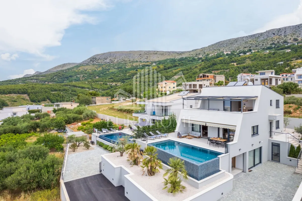 House - Podstrana, 320m2