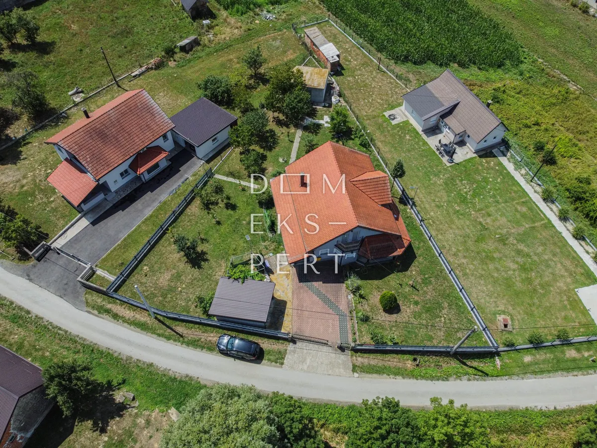 Kuća - Brckovljani, 226.55m2
