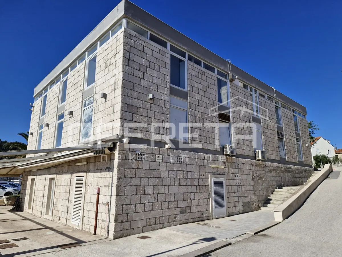 Poslovni Prostor - Trg Kralja Tomislava 2, Korčula, Korčula, 175m2