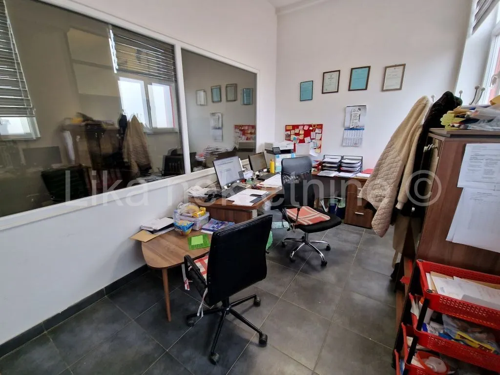 Poslovni Prostor - Otočac, 220m2