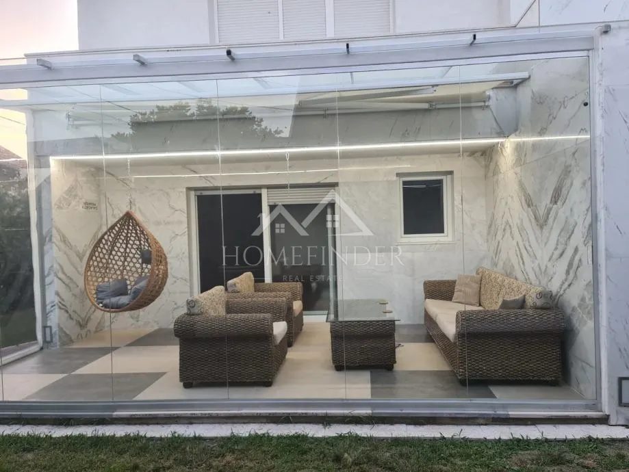 Kuća - Petrinja, 200m2