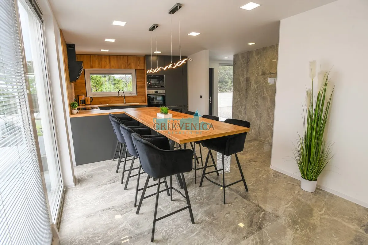 Kuća - Crikvenica, 220m2