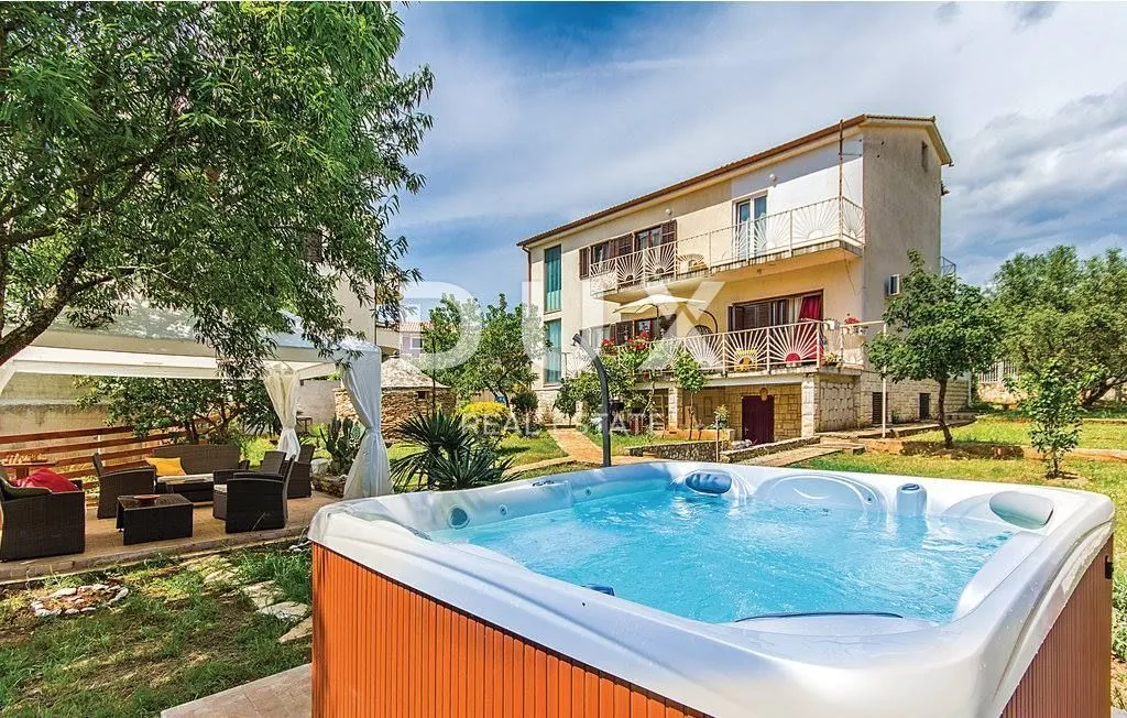 Kuća - Vodnjan, 300m2