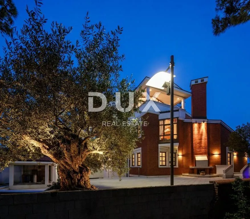 House - Pula, 1300m2