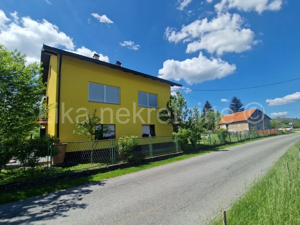Kuća - Brinje, 220m2