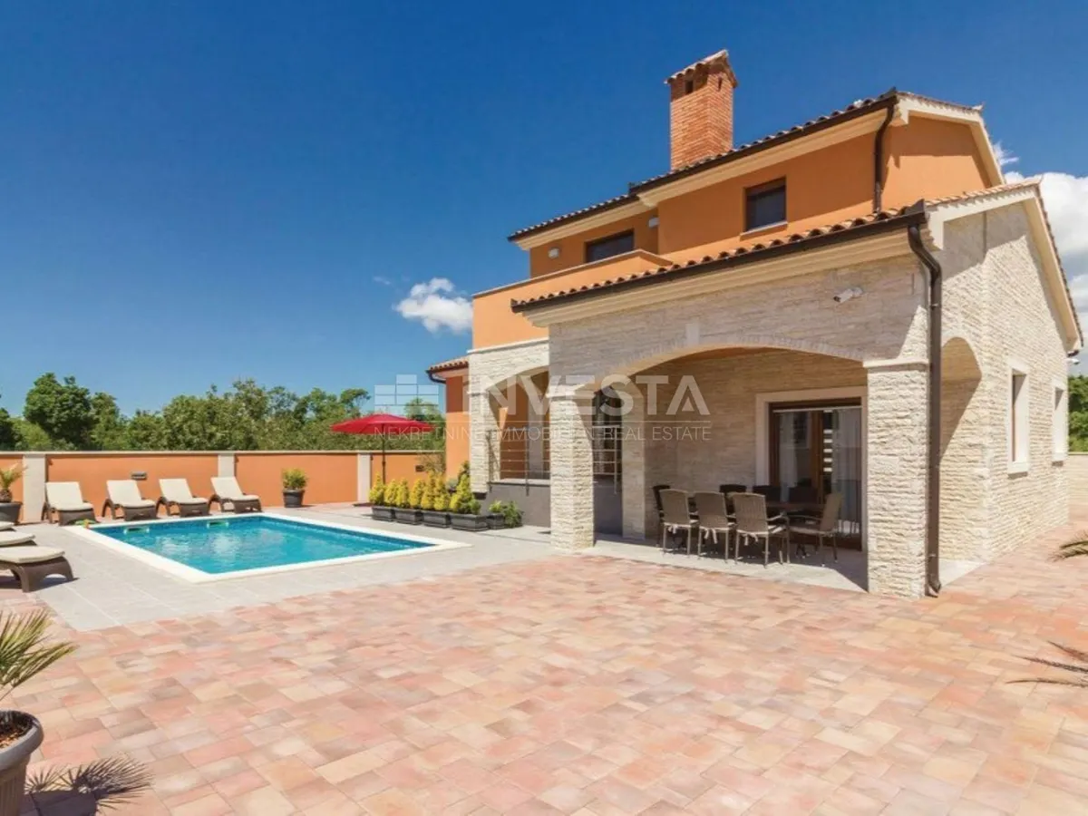 House - Pula, 330m2