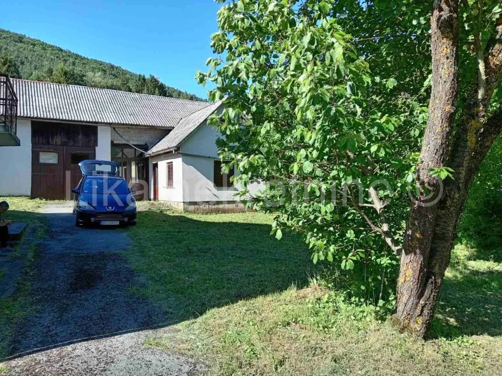 House - Vrhovine, 300m2