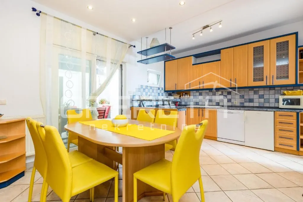 Apartment - Opatija, Opatija, Opatija, 140m2