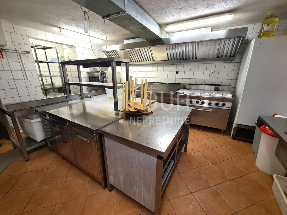 Poslovni Prostor - Cres, 152m2