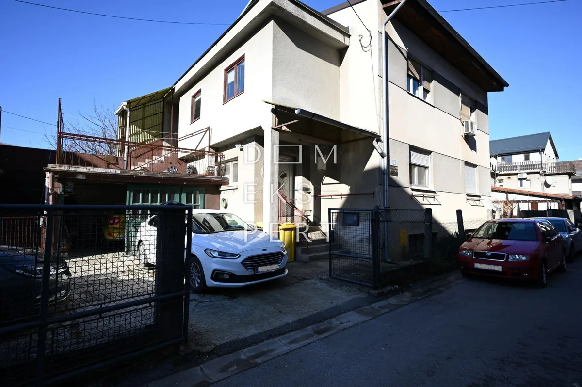 House - Gornja Dubrava, 372.5m2