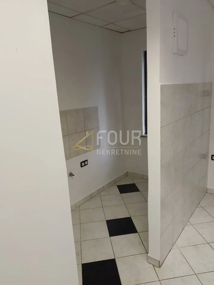 Poslovni Prostor - Rijeka, 30m2