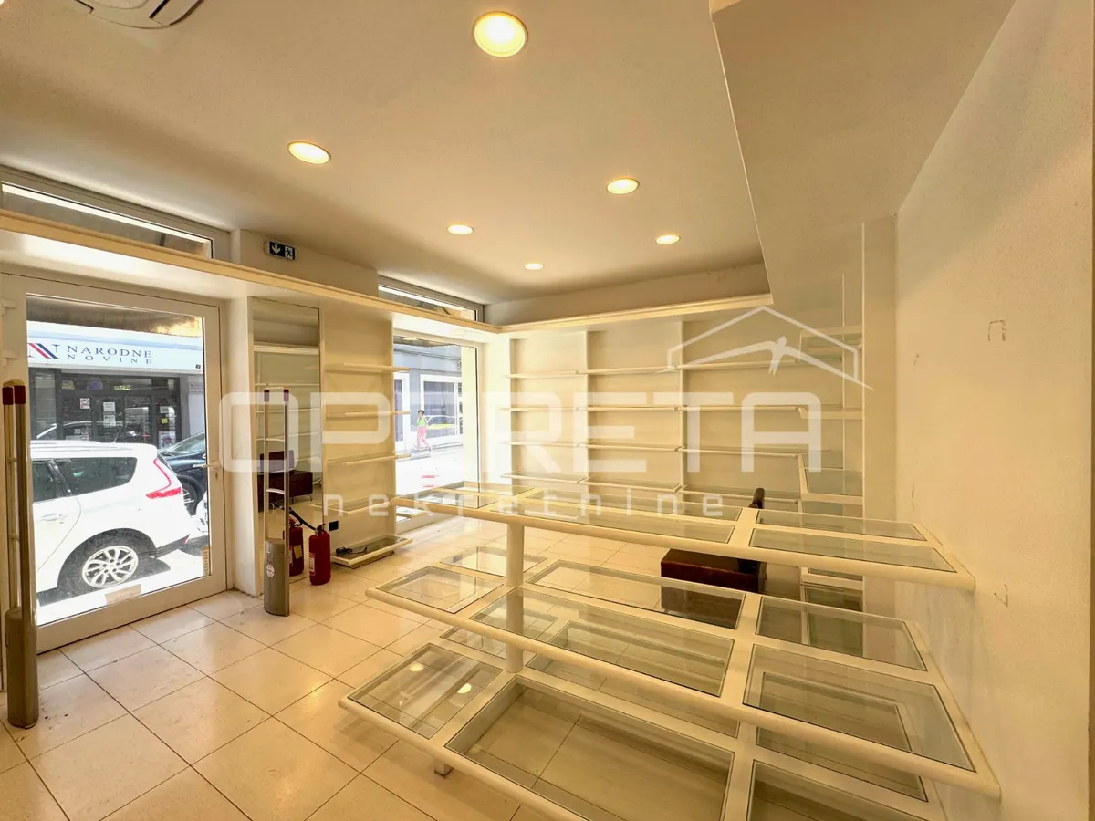Poslovni Prostor - Ulica Stjepana Radića, Šibenik, Šibenik, 63m2