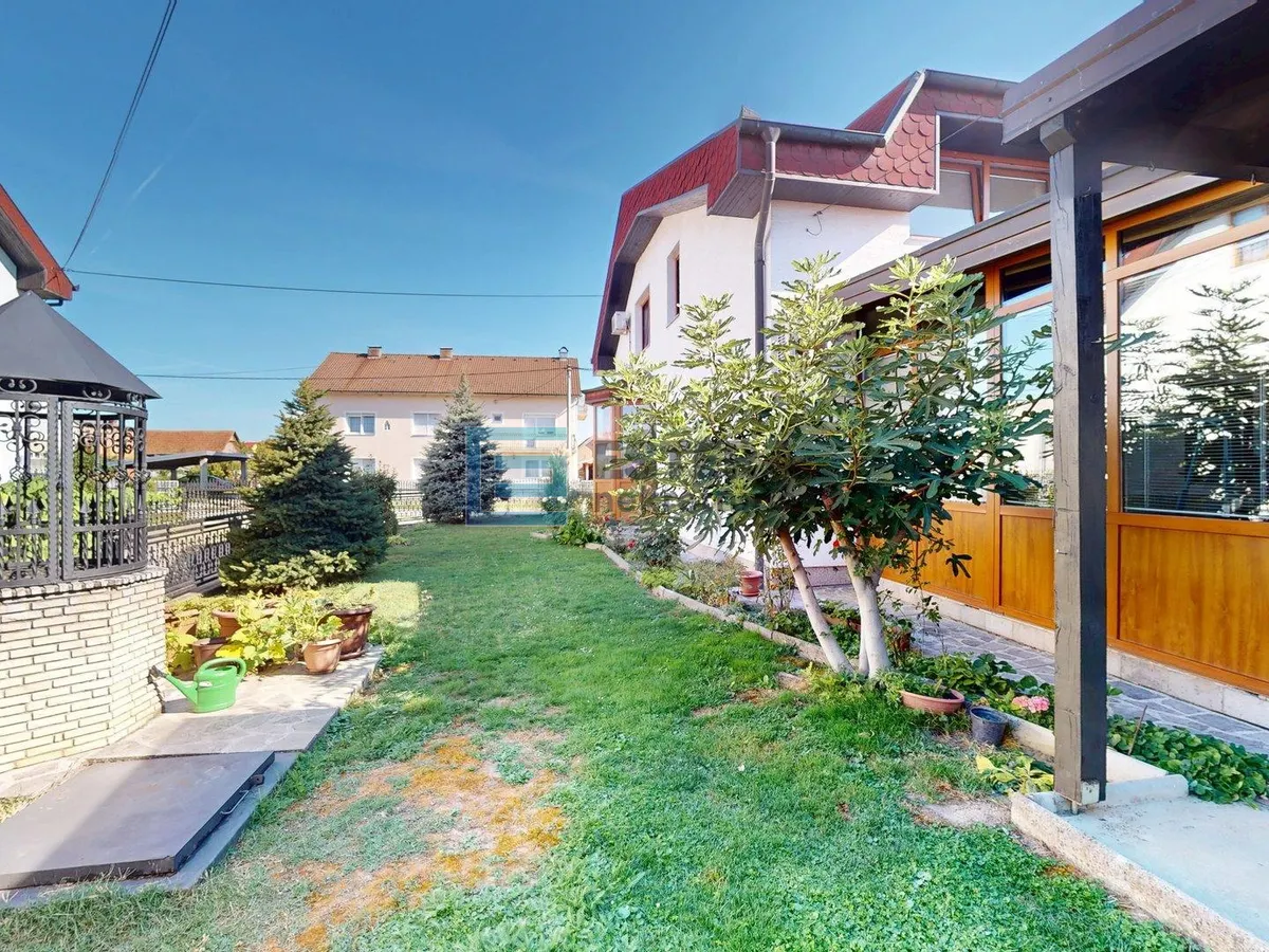 Kuća - Vrbovec, 210m2