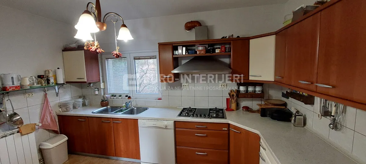 Kuća - Podsused - Vrapče, 381m2