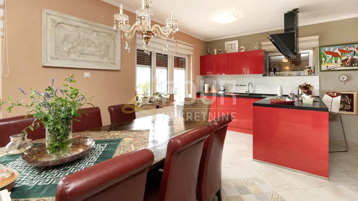 Kuća - Kastav, 220m2