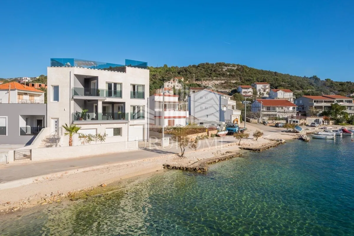 Zemljište - Marina, 592m2