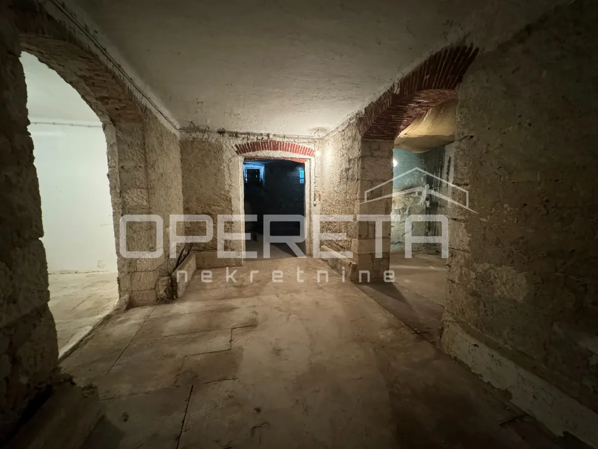 Poslovni Prostor - Centar, Pula, Pula, 141.5m2