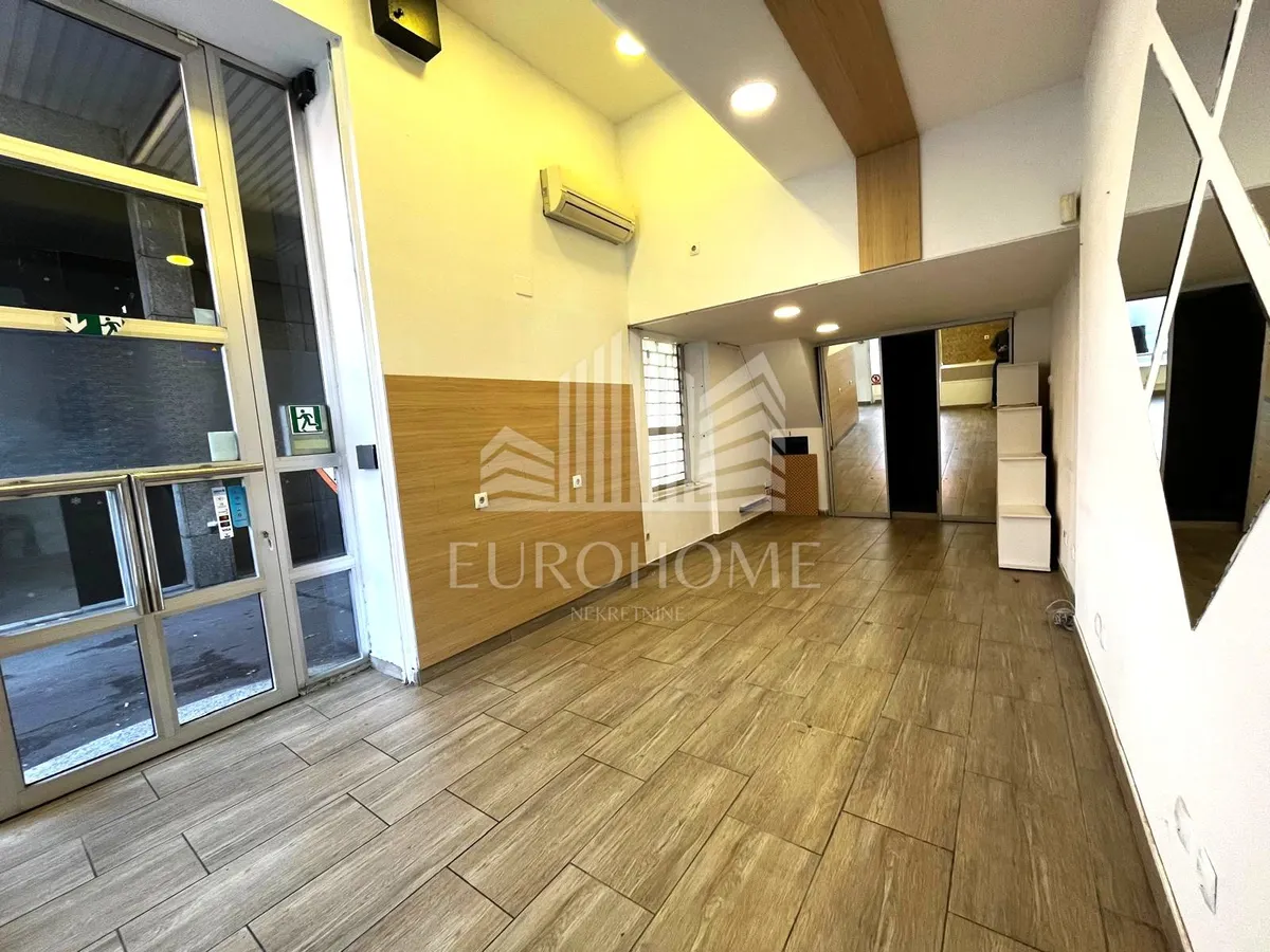Commercial Space - Donji Grad, 25.05m2
