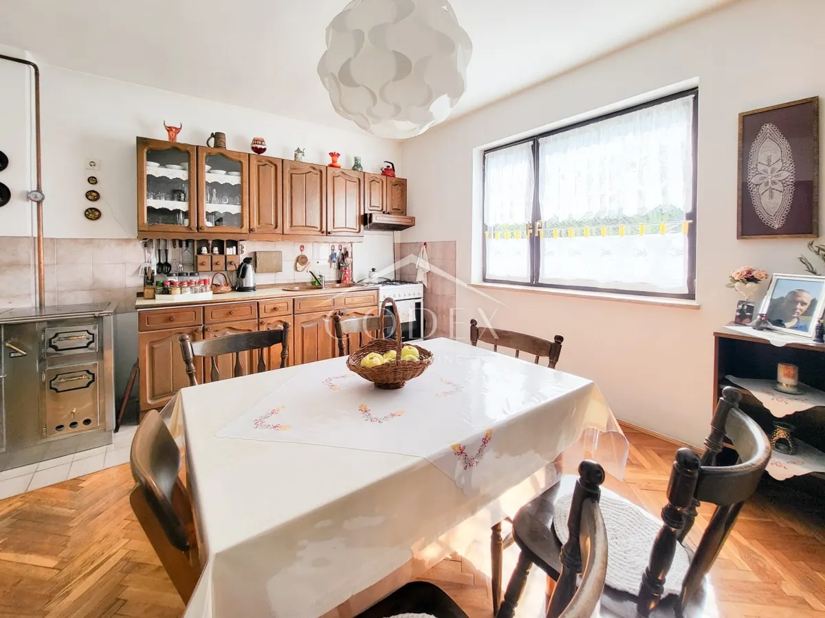 House - Duga Resa, 350m2
