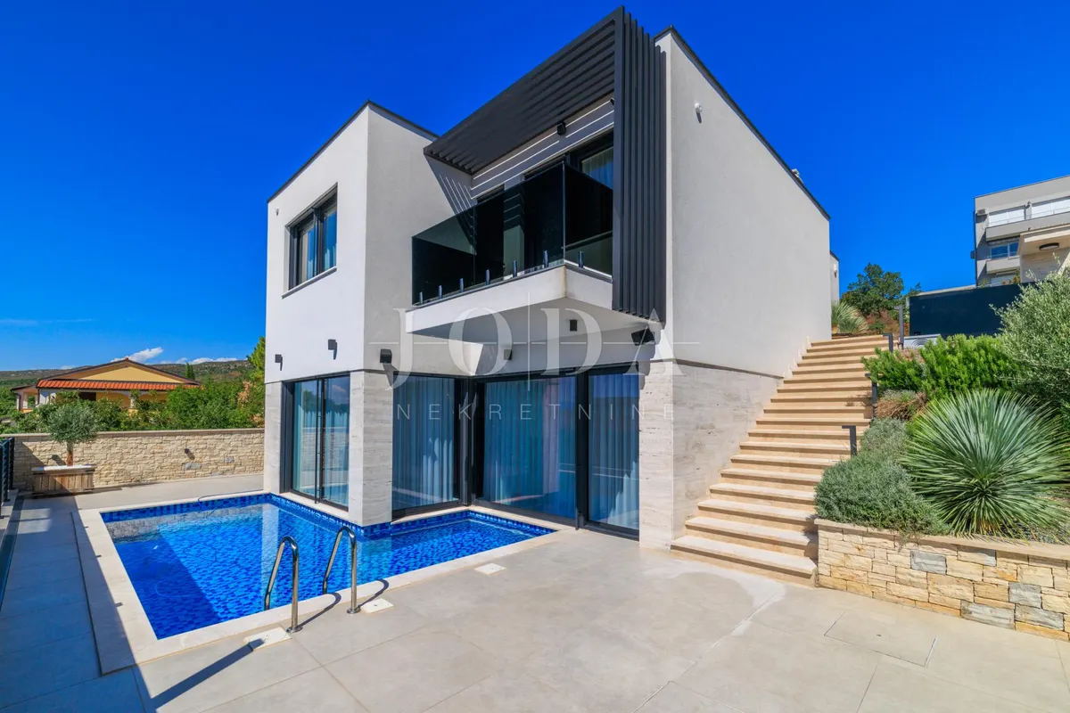 House - Crikvenica, 230m2