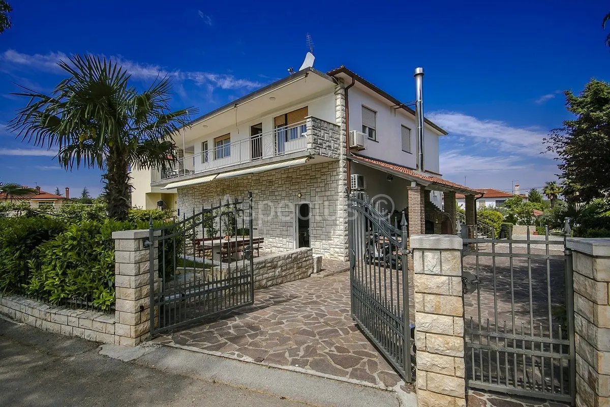 Kuća - Umag, 600m2