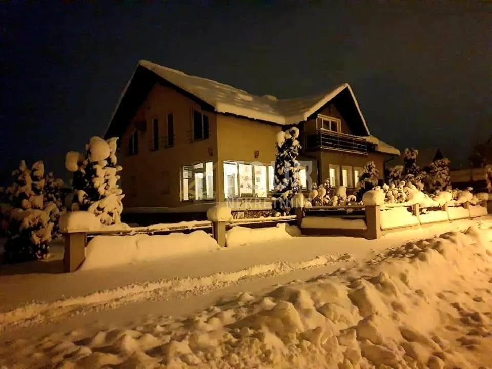 Kuća - Ravna Gora, 305m2