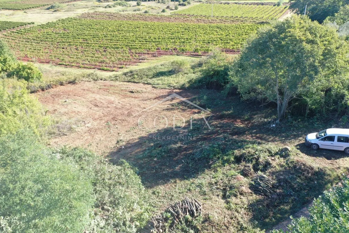 Zemljište - Višnjan, 633m2