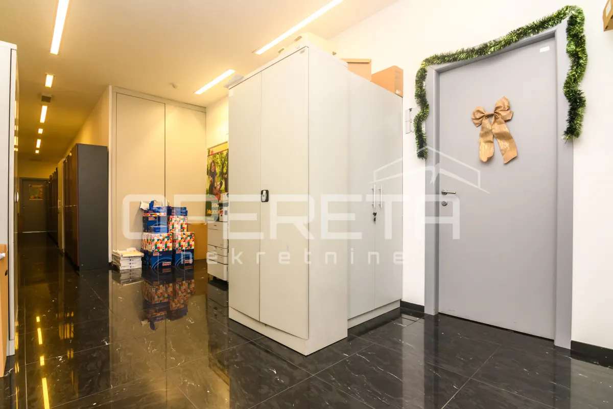 Ured - Ulica grada Vukovara, Trnje, Zagreb, 487m2