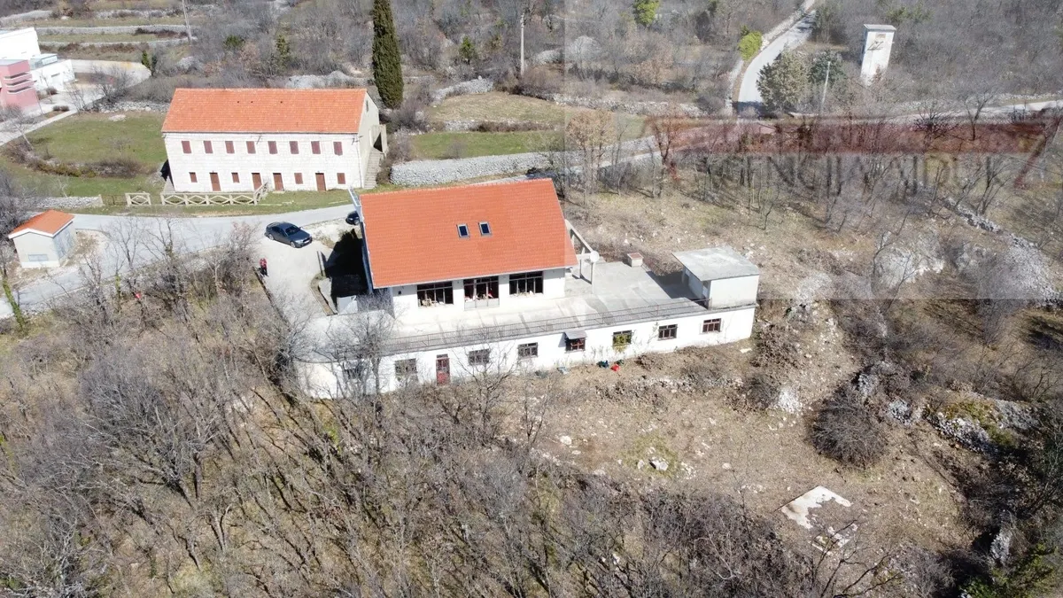 House - Lovreć, 702m2