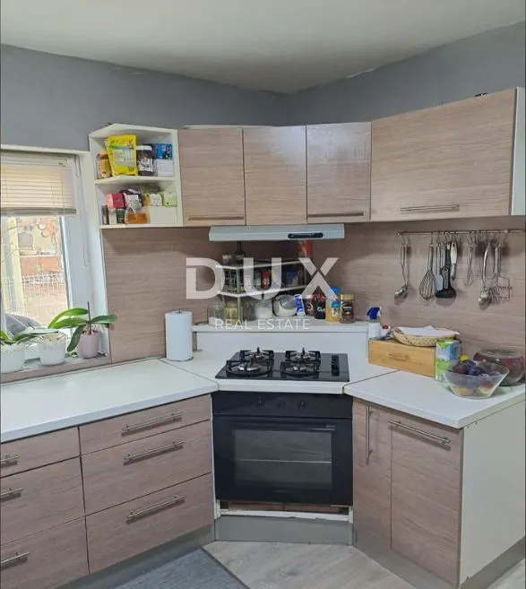Kuća - Vrsi, 250m2