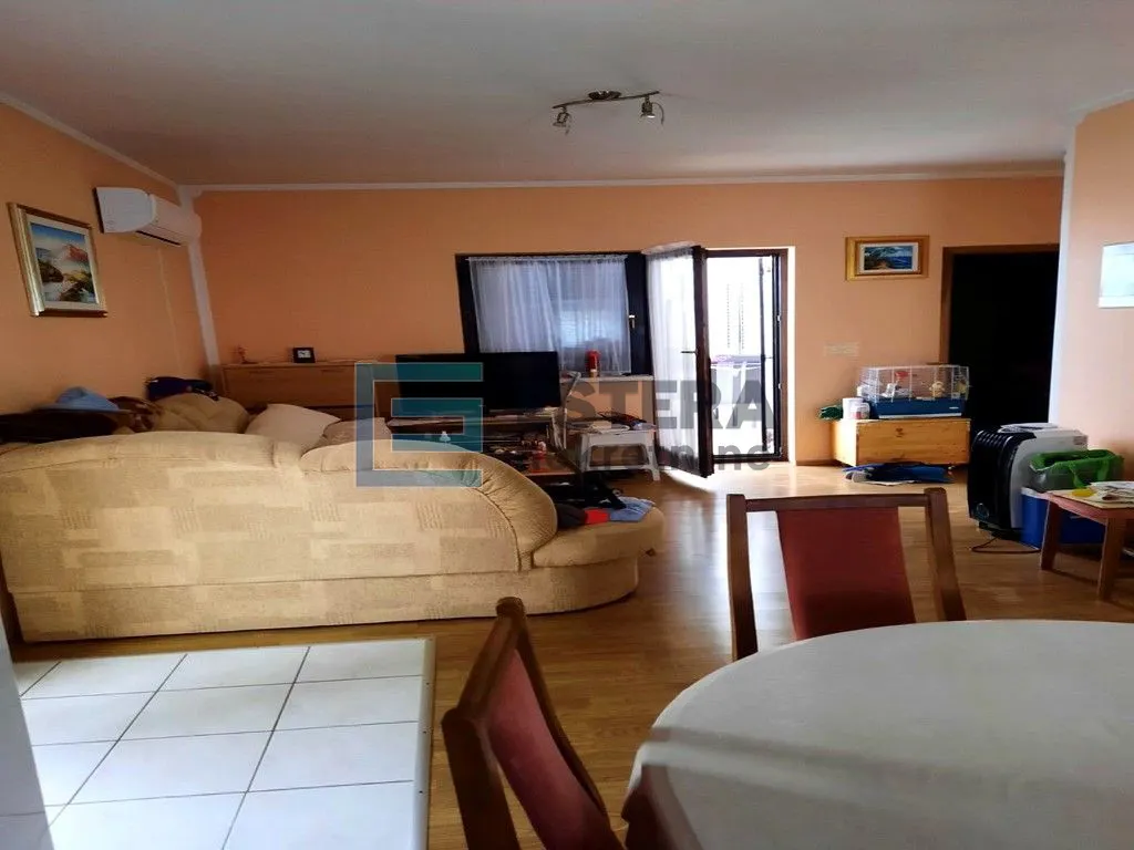 Kuća - Obrovac, 202m2