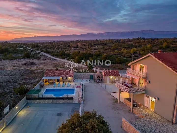 House - Benkovac, 450m2