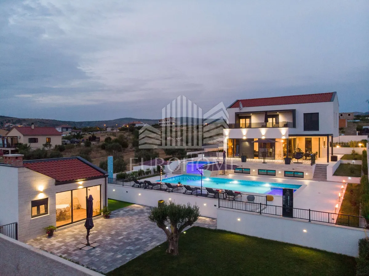 Kuća - Pakoštane, 240m2