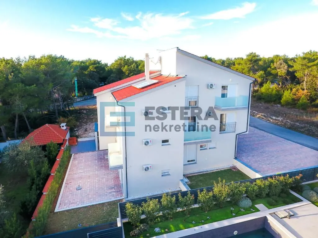 Kuća - Biograd na Moru, 400m2