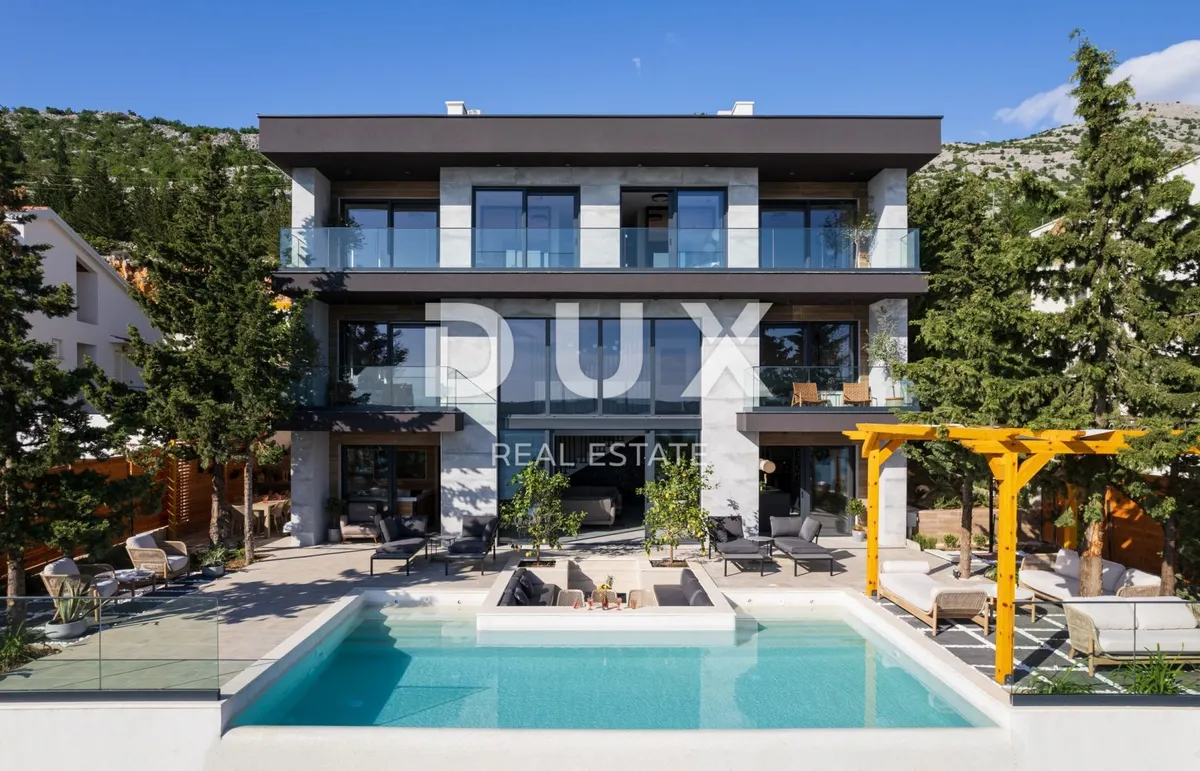 Kuća - Starigrad, 250m2