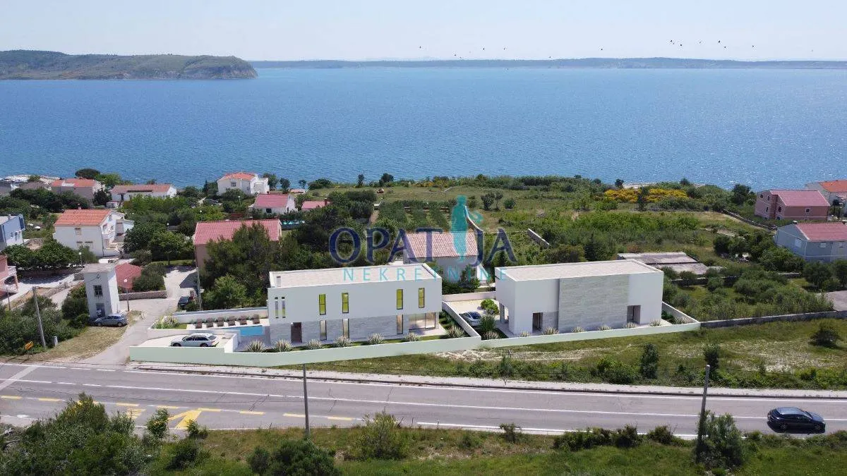Kuća - Ražanac, 207.91m2