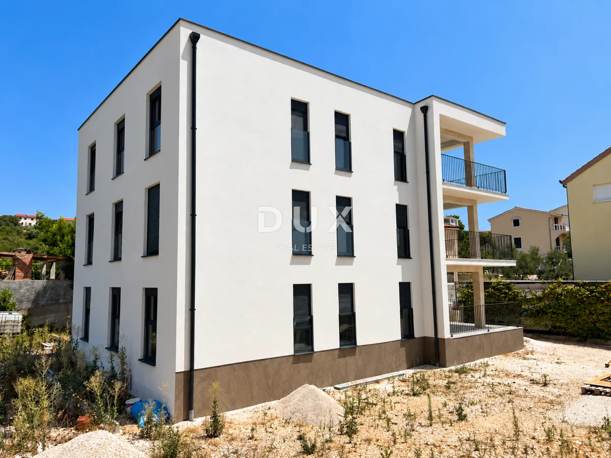 Kuća - Rogoznica, 420m2