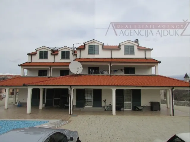 Kuća - Cista provo, 742m2
