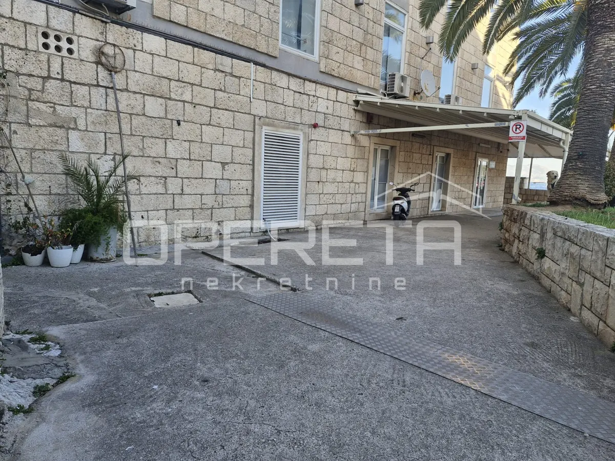 Poslovni Prostor - Trg Kralja Tomislava 2, Korčula, Korčula, 175m2