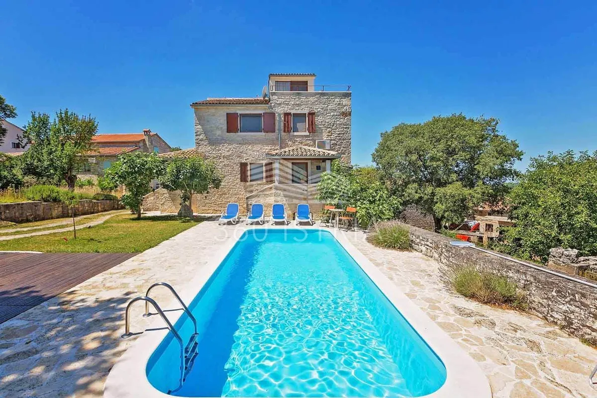 Kuća - Višnjan, 250m2