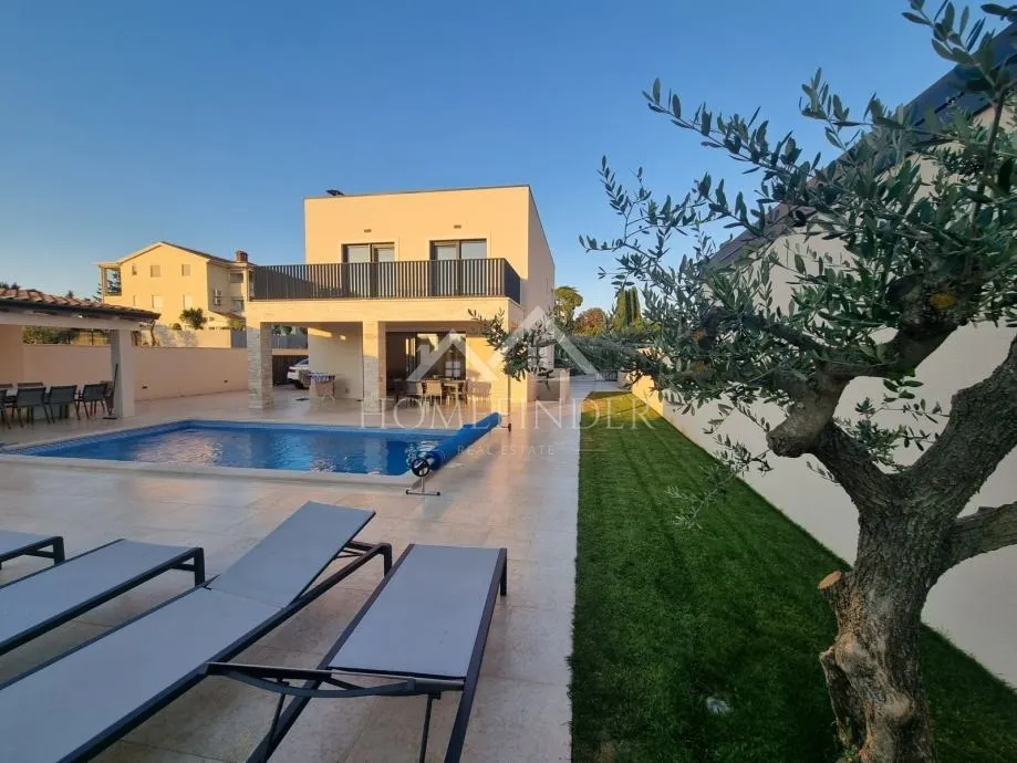 Kuća - Umag, 210m2