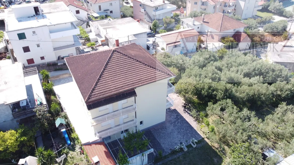 Kuća - Omiš, 560m2