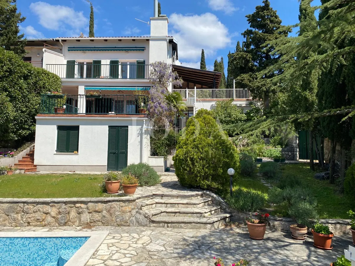 House - Crikvenica, 300m2